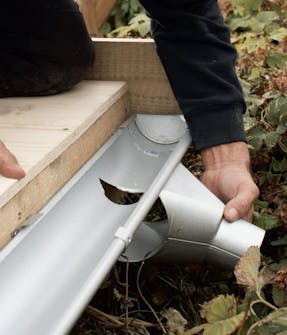 Bygga vedskjul mot vägg Bygga vedskjul mot vägg